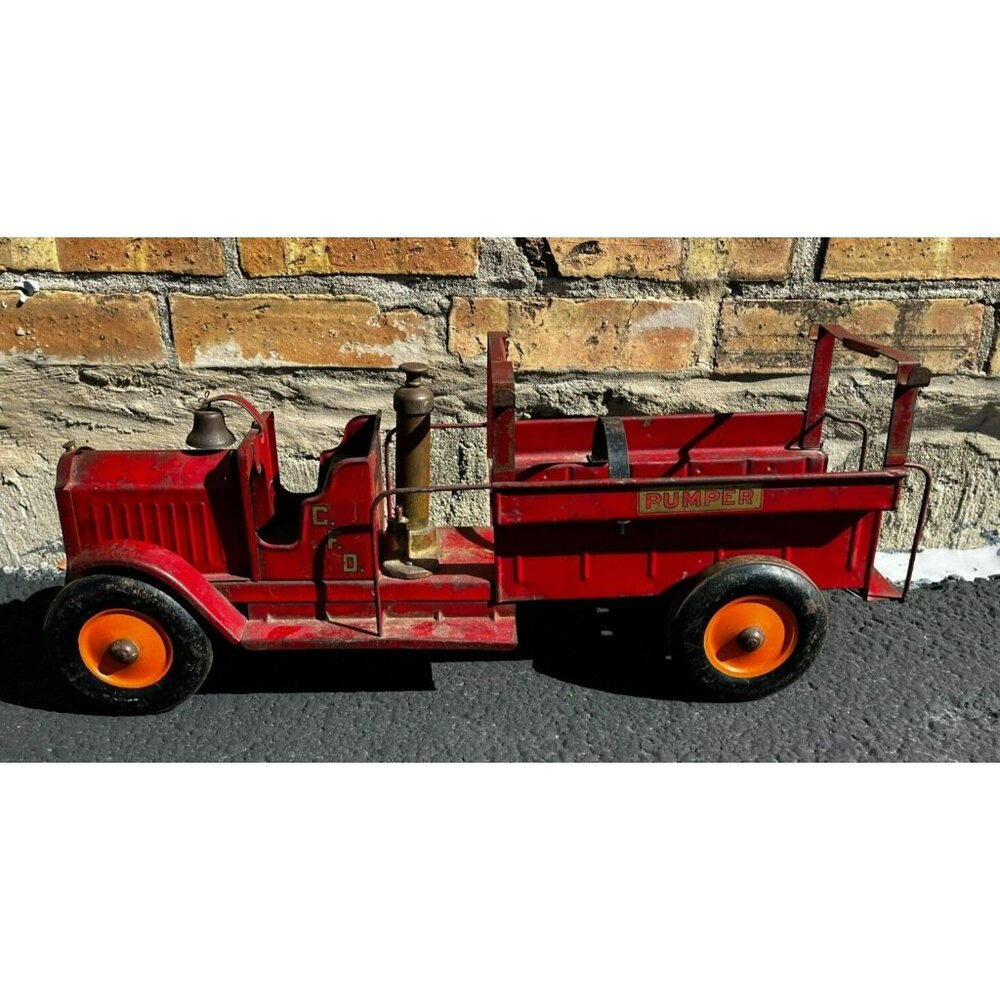 Antique 1930’s Structo Fire Engine Pumper Truck Pressed steel toy 21"